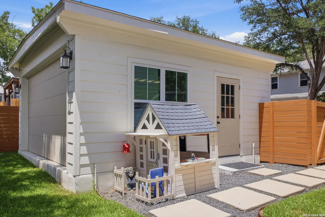 Photo of 301 OGDEN LN
