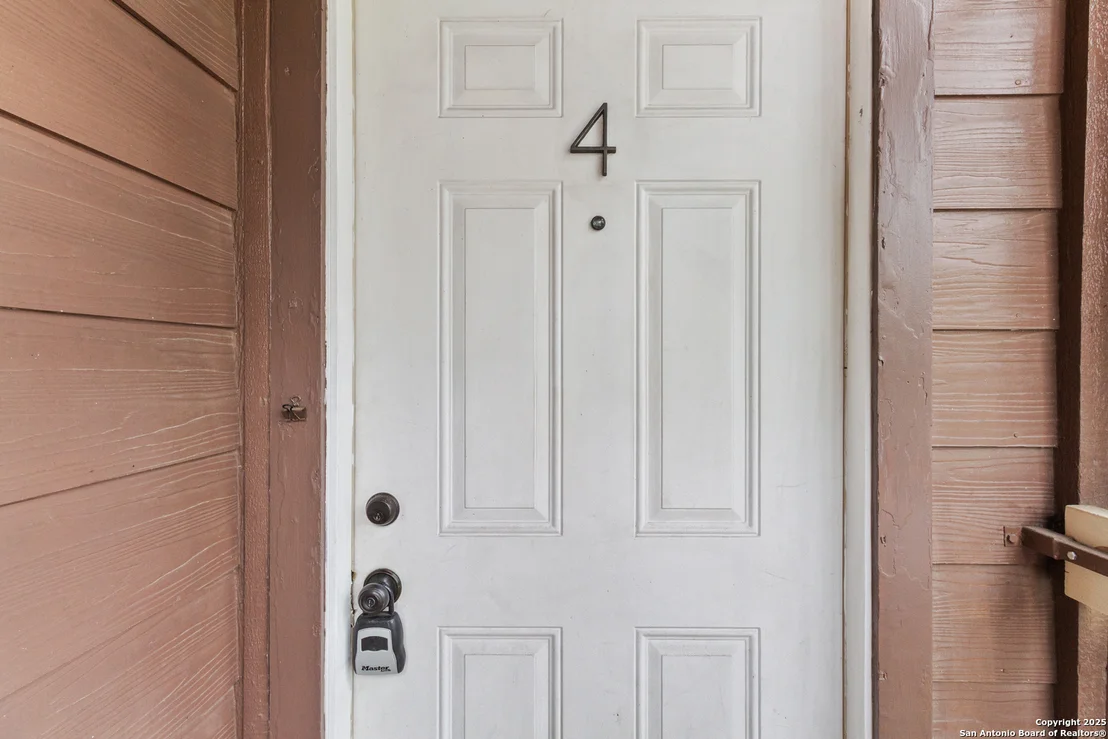 Photo of Unit 4 at 8611 Datapoint