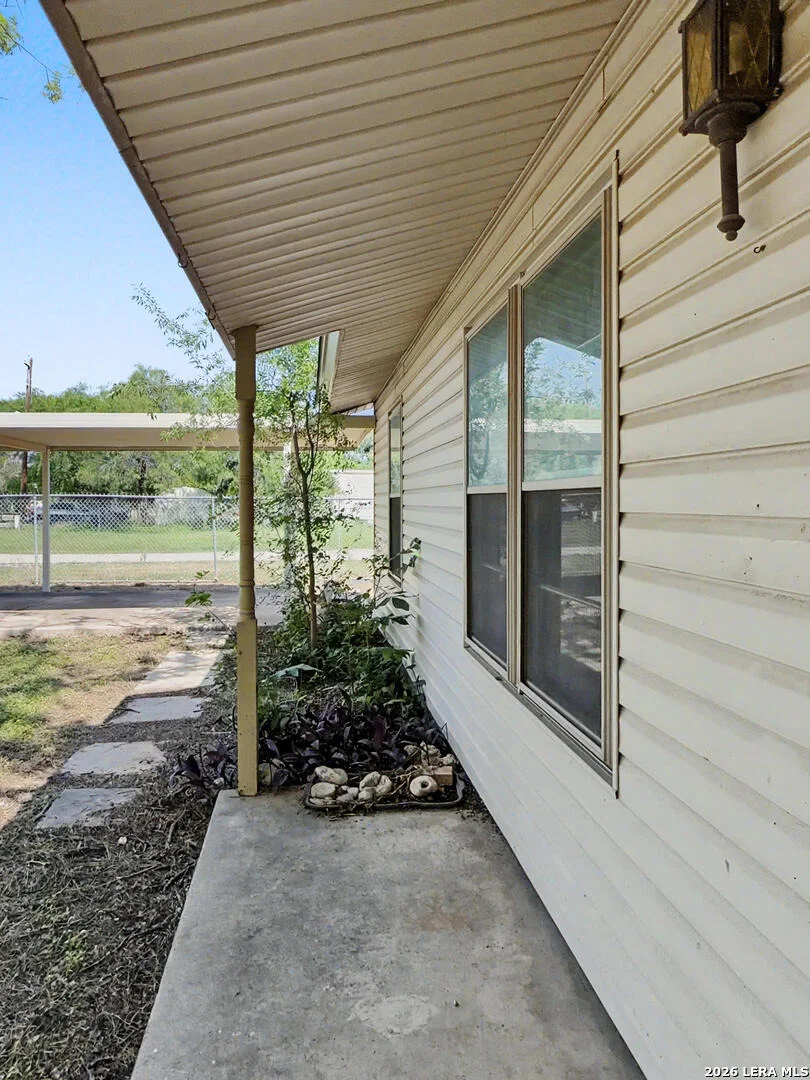 Photo of 517 E Daniel