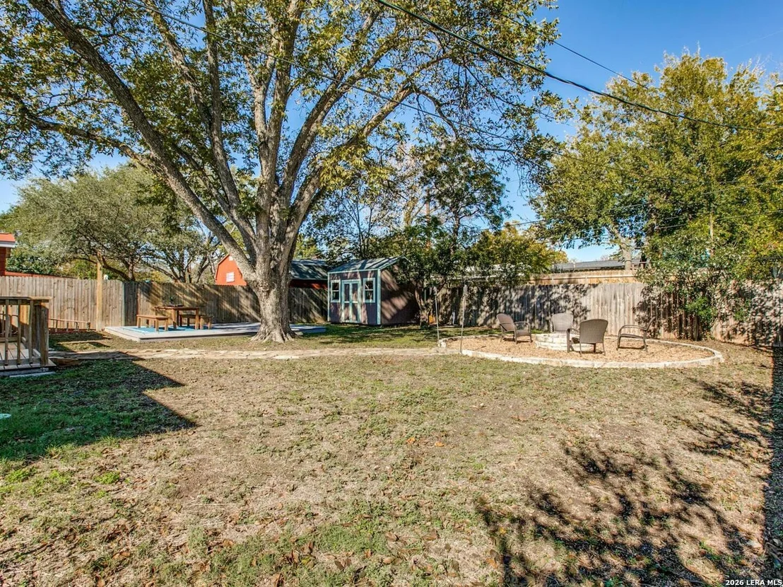 Photo of 411 Devonshire Dr
