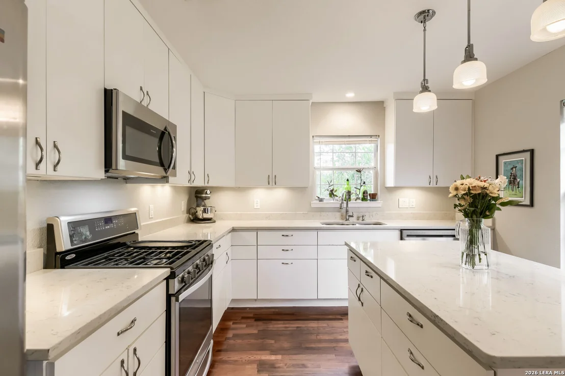 Photo of 527 Eleanor Ave