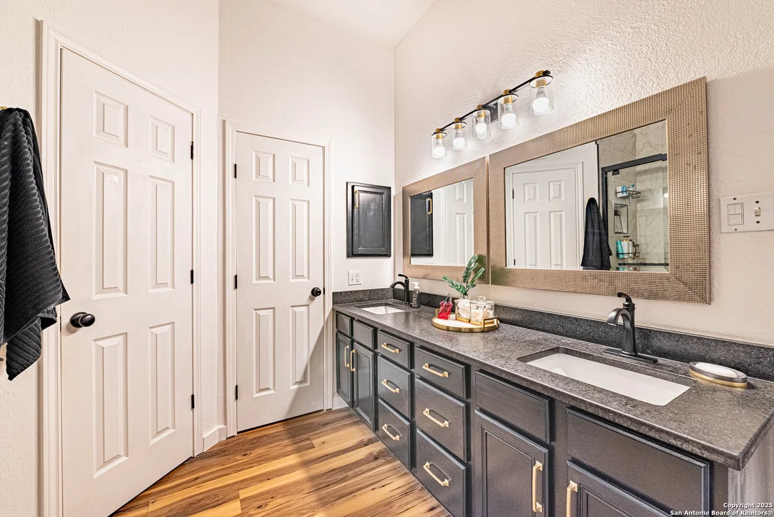 Photo of 433 Bear Gardens