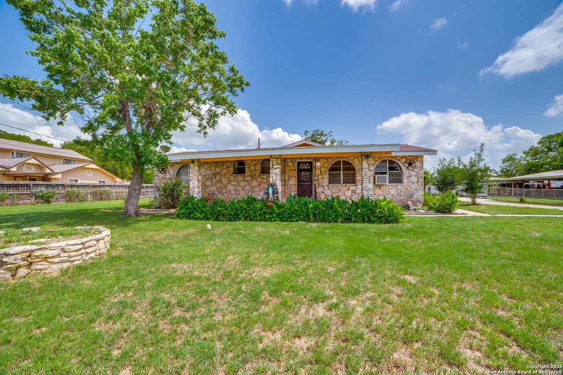Photo of 606 W BAETZ BLVD