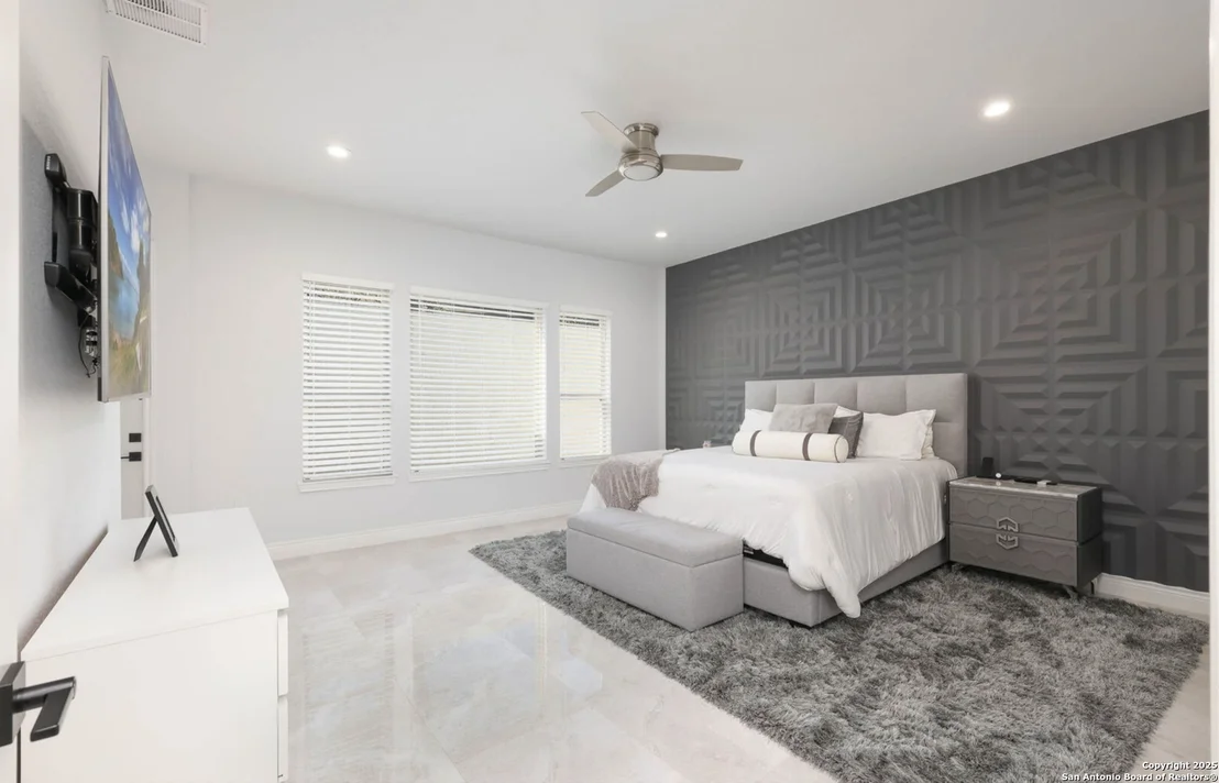 Photo of 28 BURNHAM GLN
