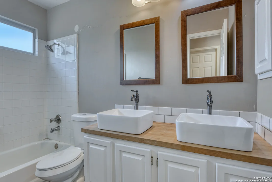 Photo of 2754 MONTEBELLO