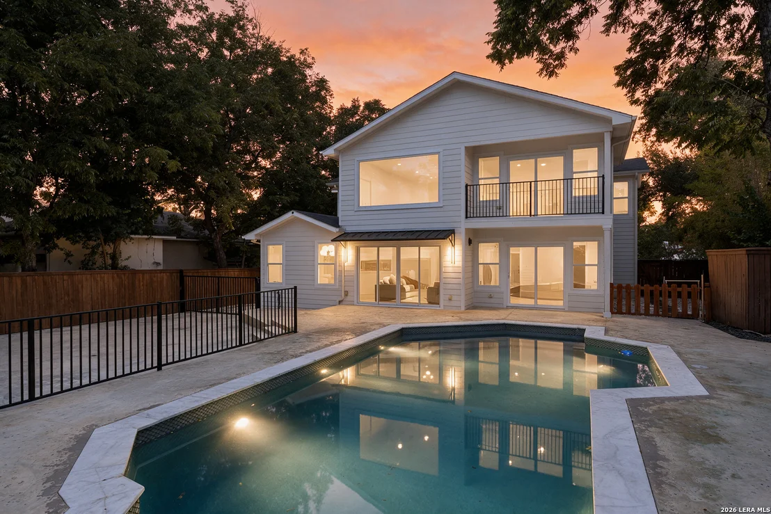 Photo of 114 CLOVERLEAF AVE