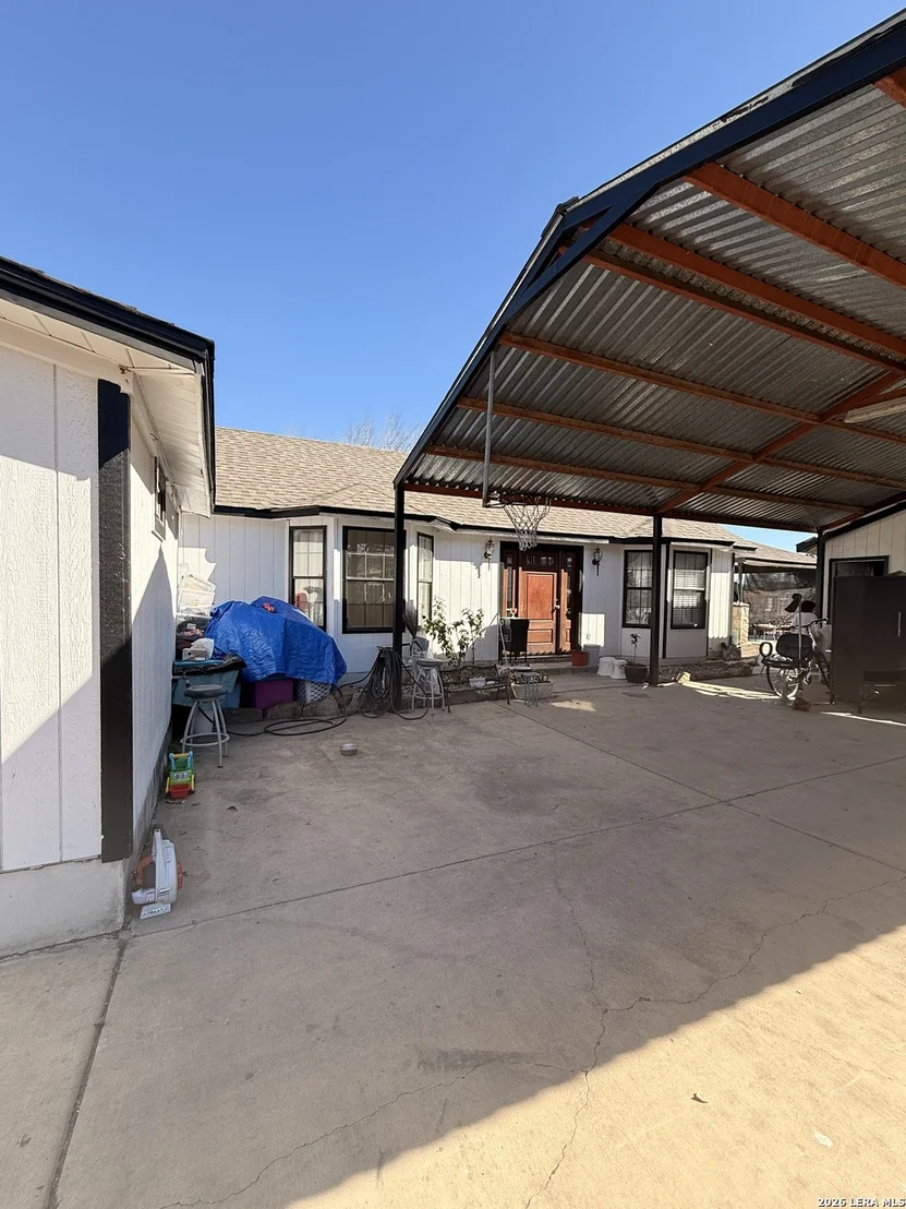 Photo of 834 W Baetz