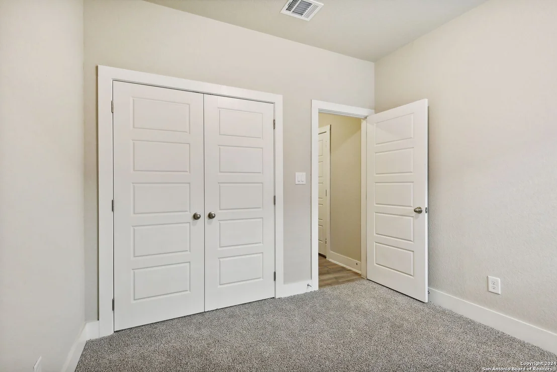 Photo of 6406 Comanche Sky