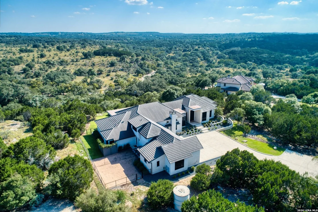 Photo of 121 Greystone Pt