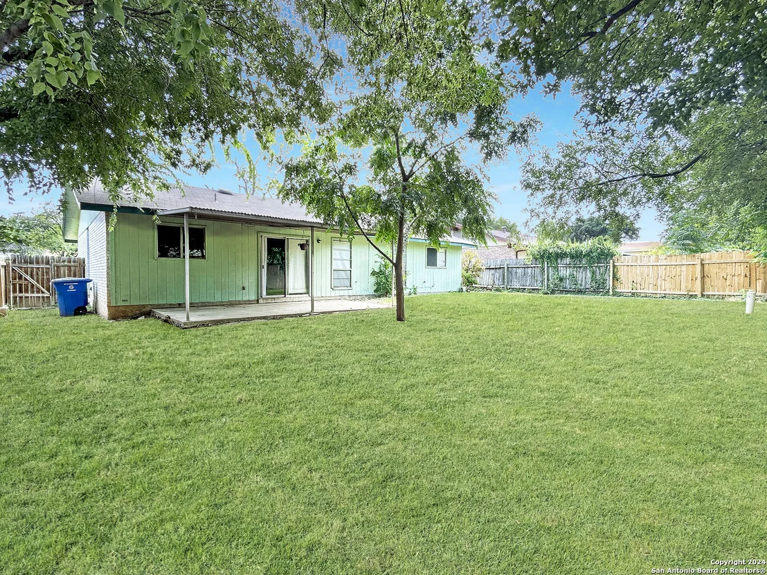 Photo of 7418 MEADOW HL