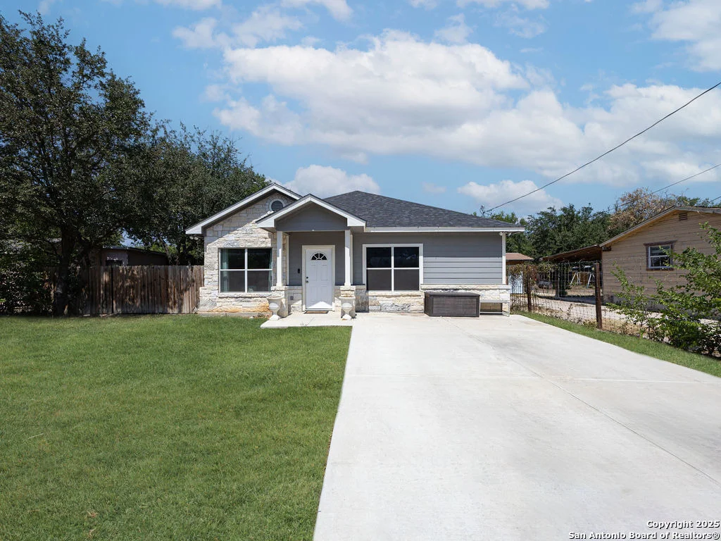 Photo of 1019 Clovis Pl