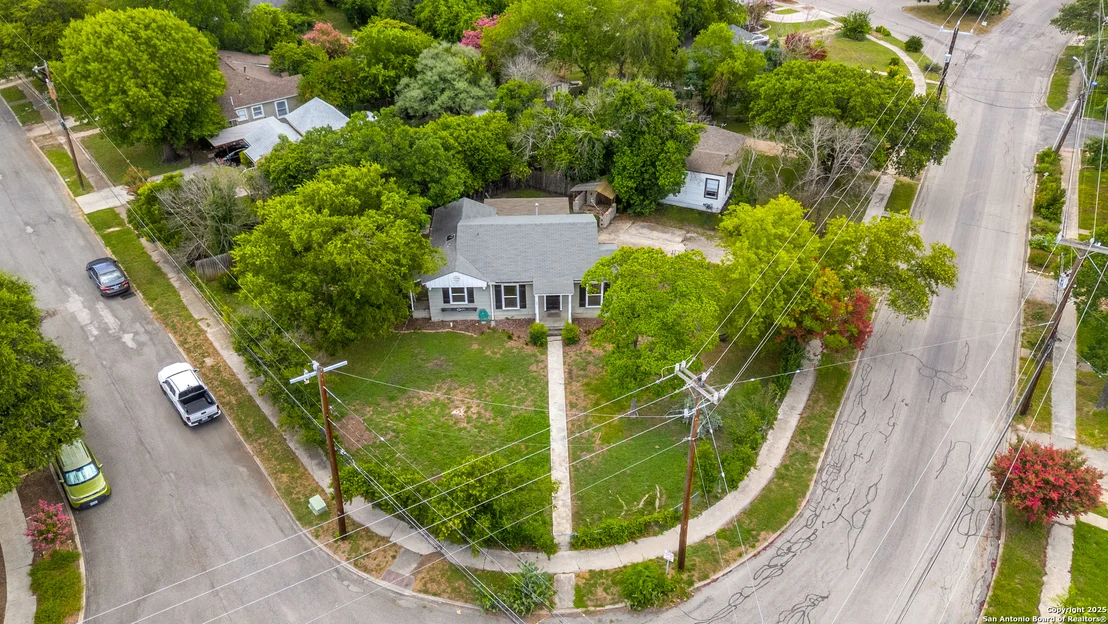 Photo of 106 Field Crest Dr