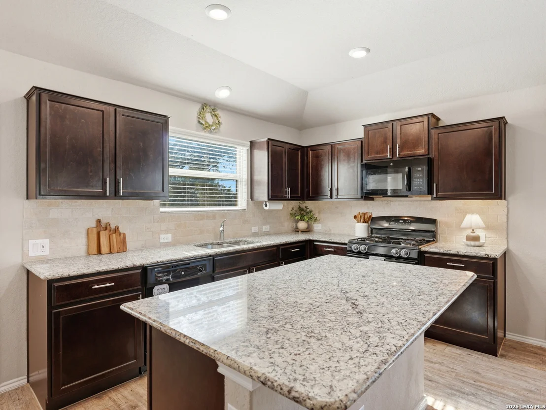 Photo of 32116 Macey Oak
