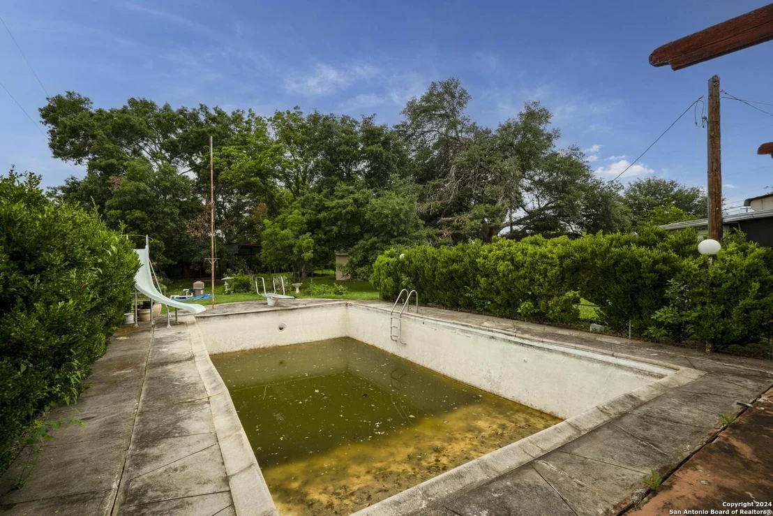 Photo of 5835 Randolph Blvd