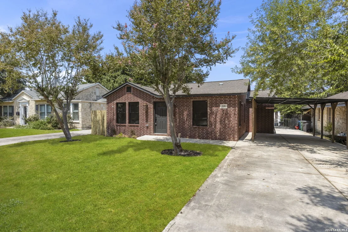 Photo of 219 THORAIN BLVD