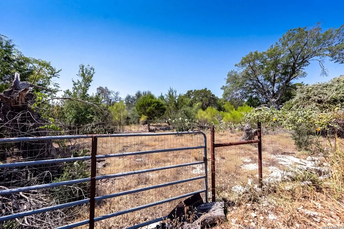 Photo of 990 Hillcrest Trl