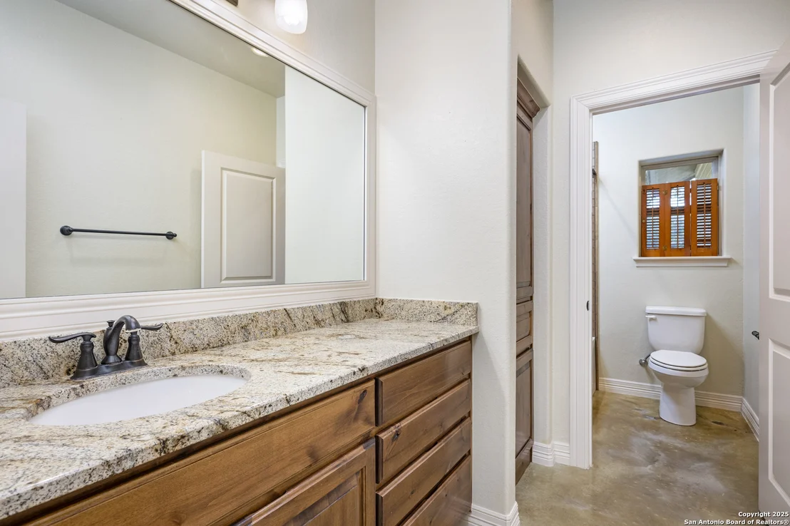 Photo of 103 Oak Forest