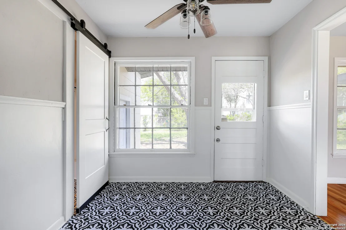 Photo of 327 SUMNER DR