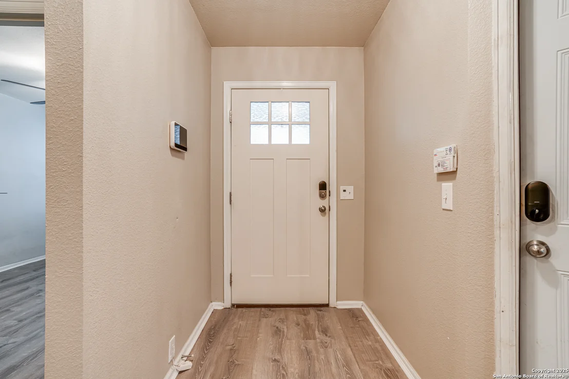 Photo of 15506 ROBIN FEATHER