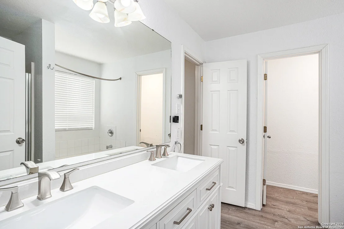 Photo of 10131 Cedarcliff