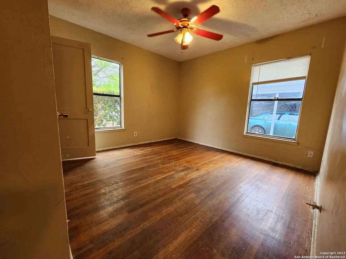Photo of 414 SUMNER DR