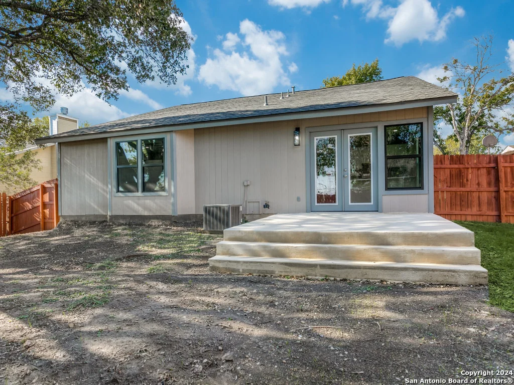 Photo of 9742 SPRUCE RIDGE DR