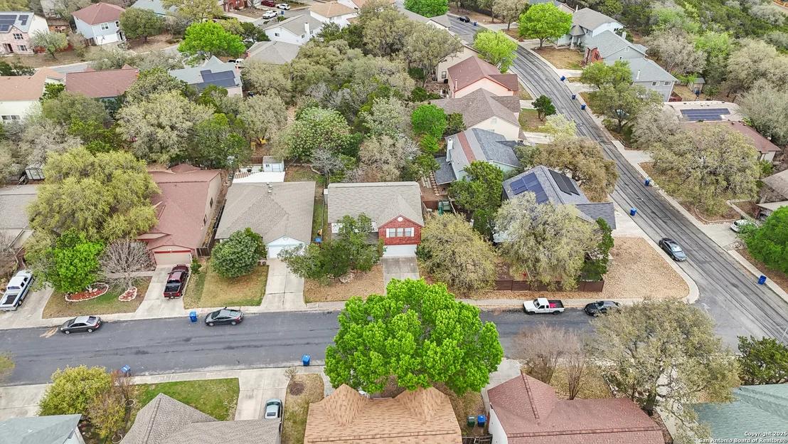 Photo of 7611 Wood Bluff