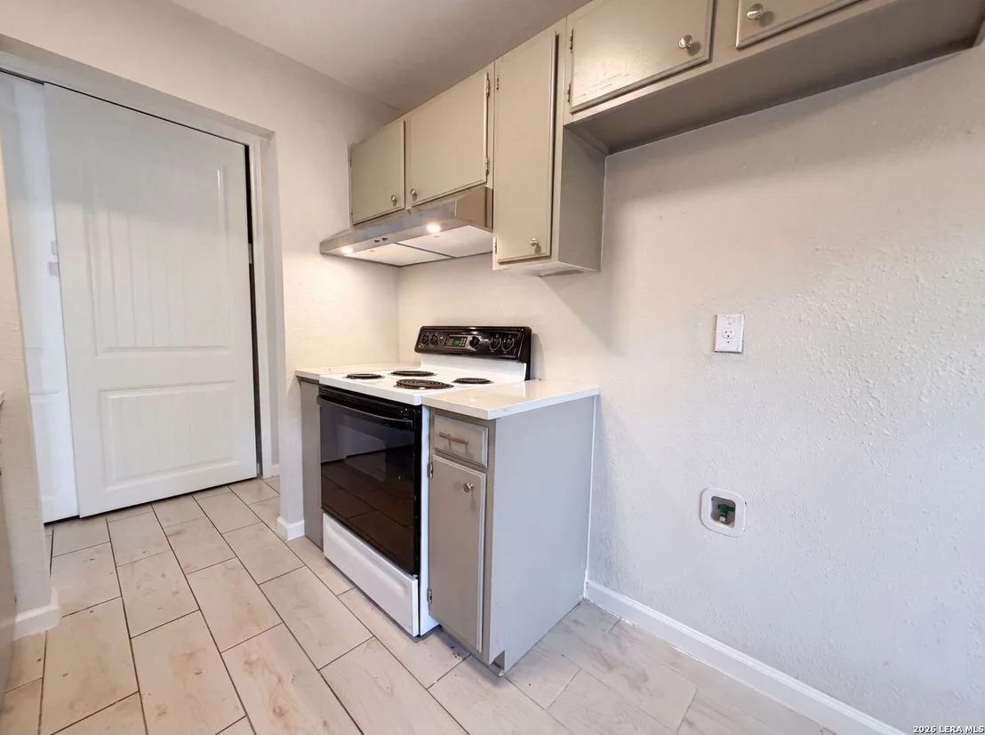 Photo of 102 DARTMOOR DR