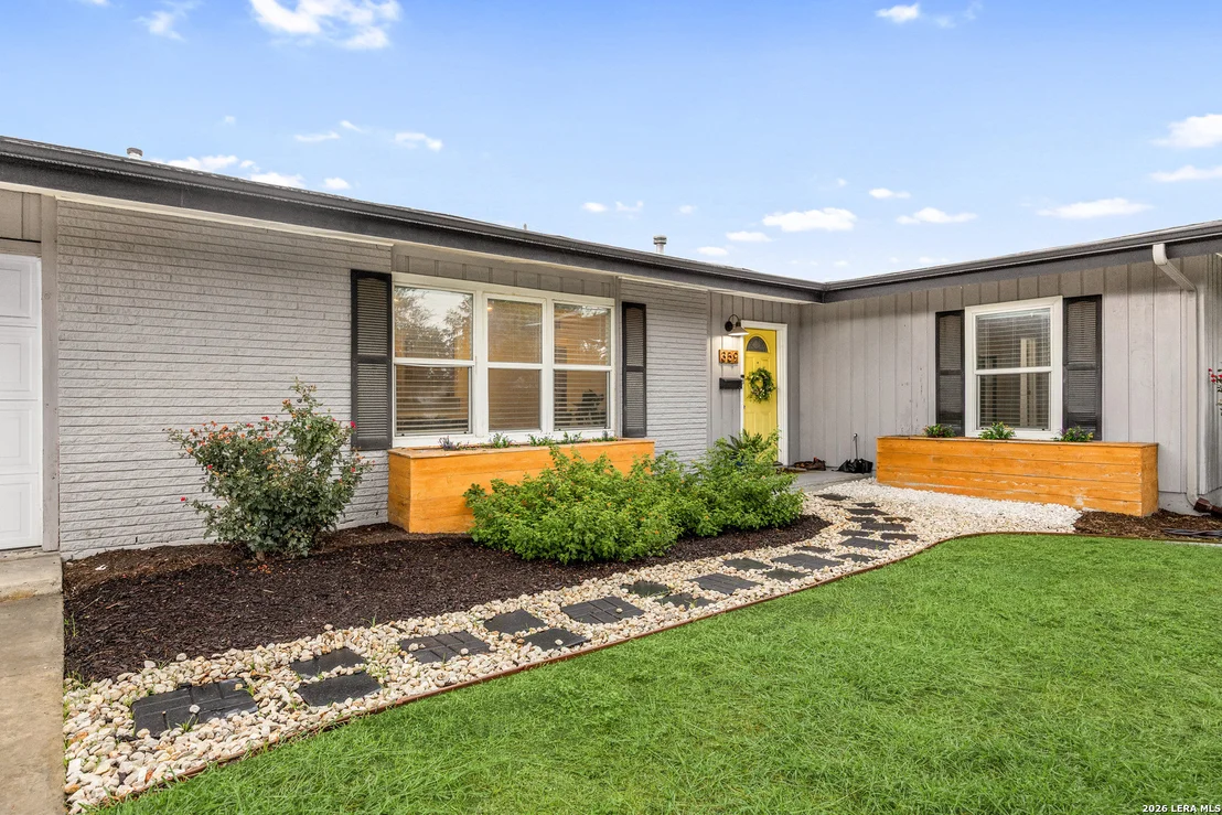 Photo of 359 REXFORD DR