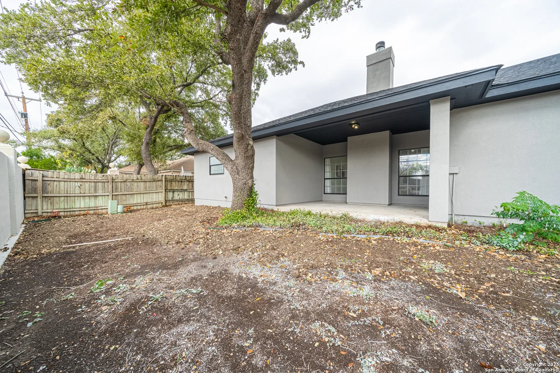 Photo of 122 PALM CIR