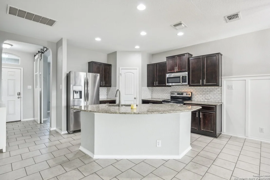 Photo of 429 KINGS WAY