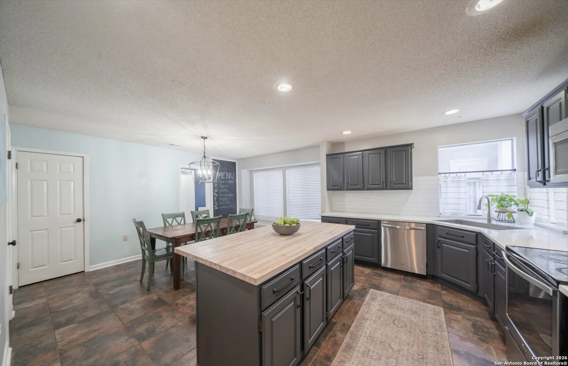 Photo of 2435 Pendant Oak