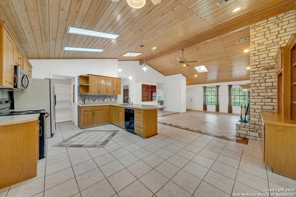 Photo of 301 Red Oak