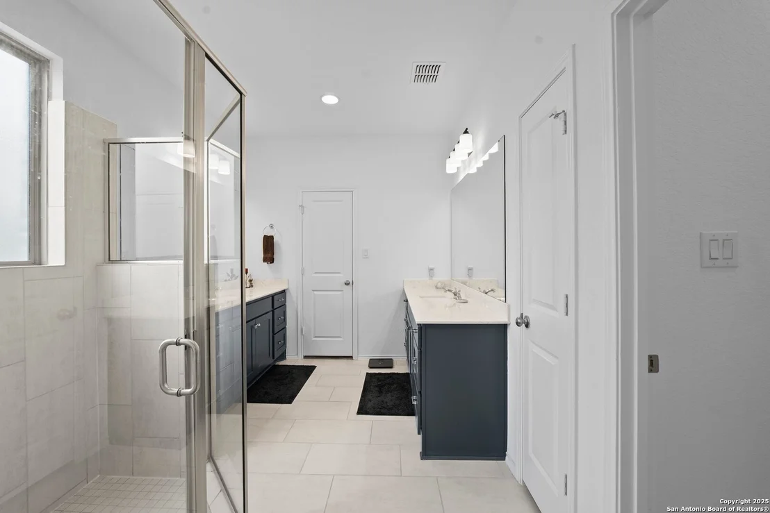 Photo of 2641 White Willow