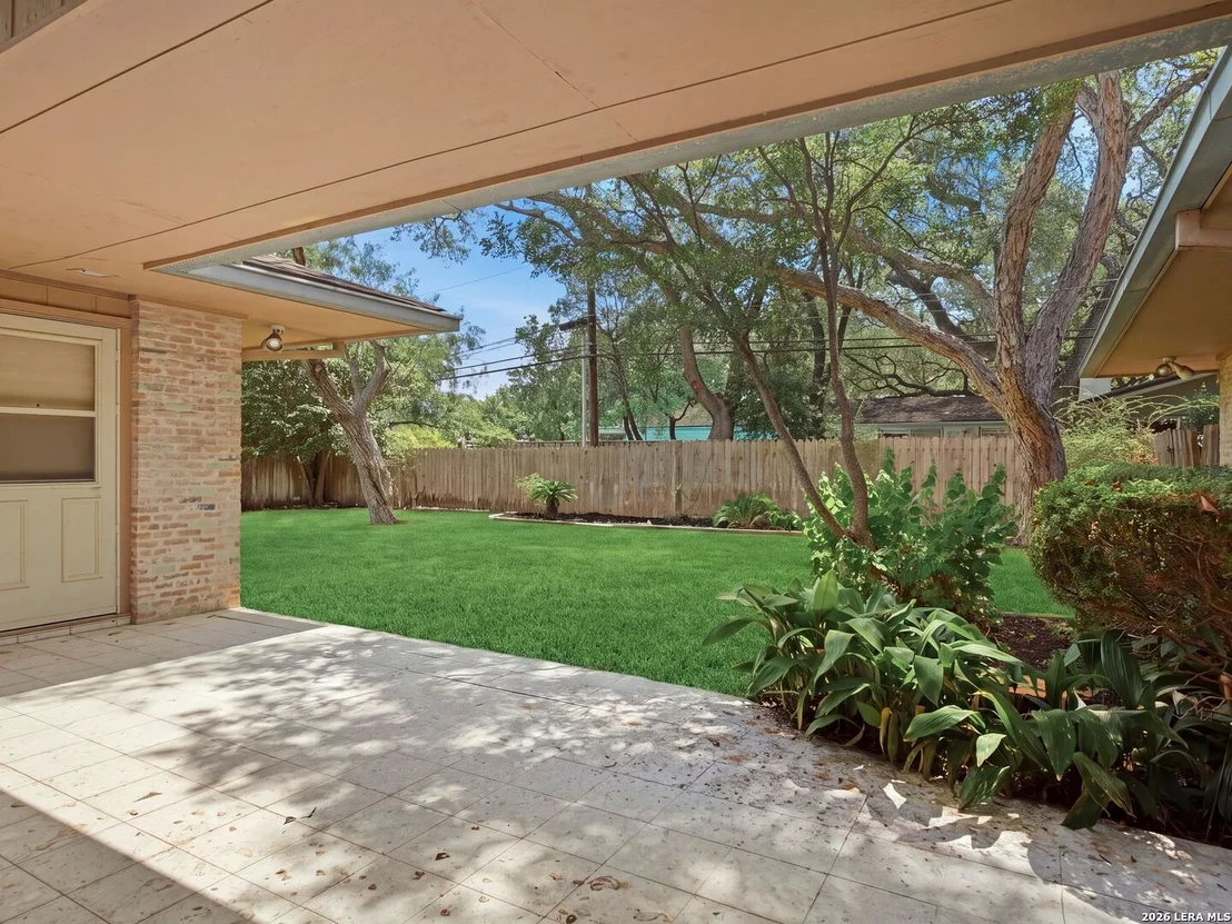 Photo of 122 LABURNUM DR