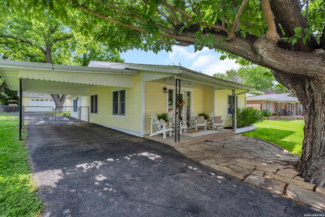 Photo of 301 Riverside Drive