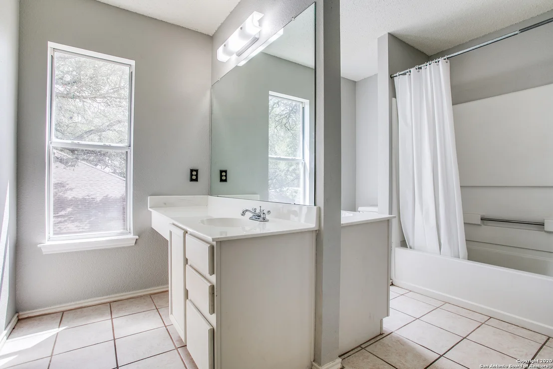 Photo of 261 SAMANTHA DR