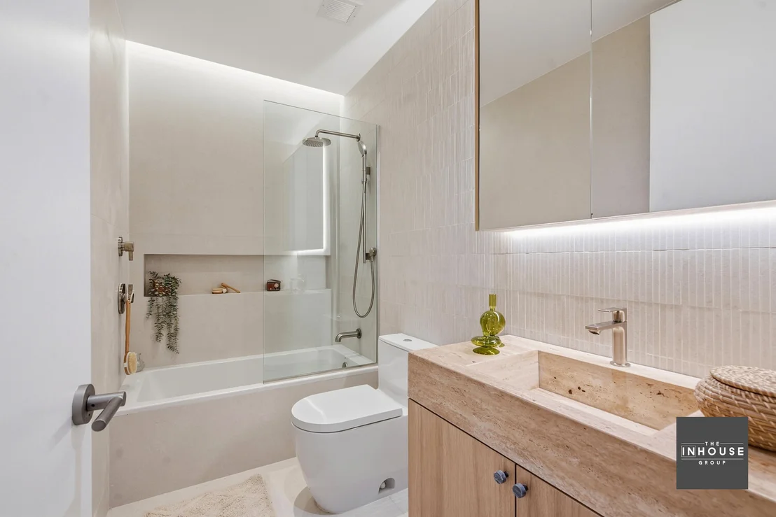 Photo of Unit 2 at 174 EAGLE Street