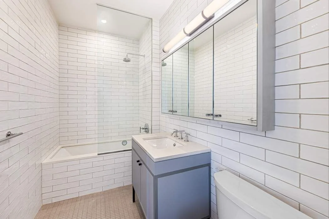 Photo of Unit D607 at 184 Kent Avenue