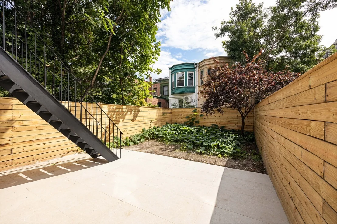 Photo of 220 LINCOLN Road
