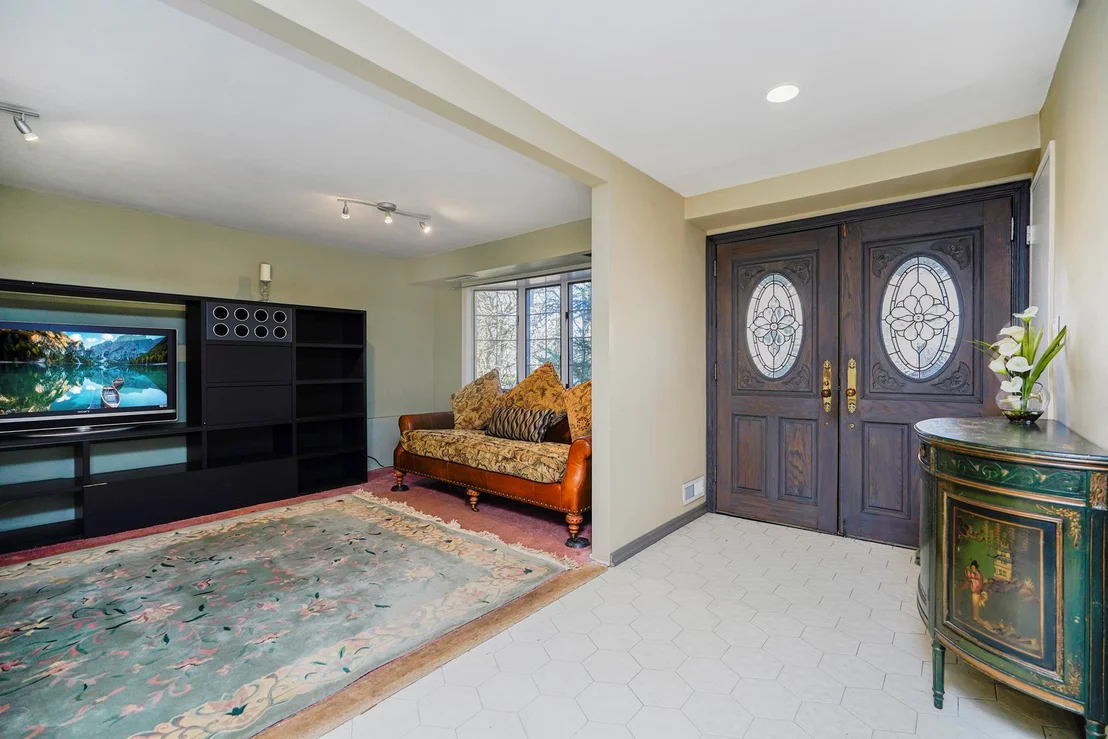Photo of 333 MAYFAIR Drive N