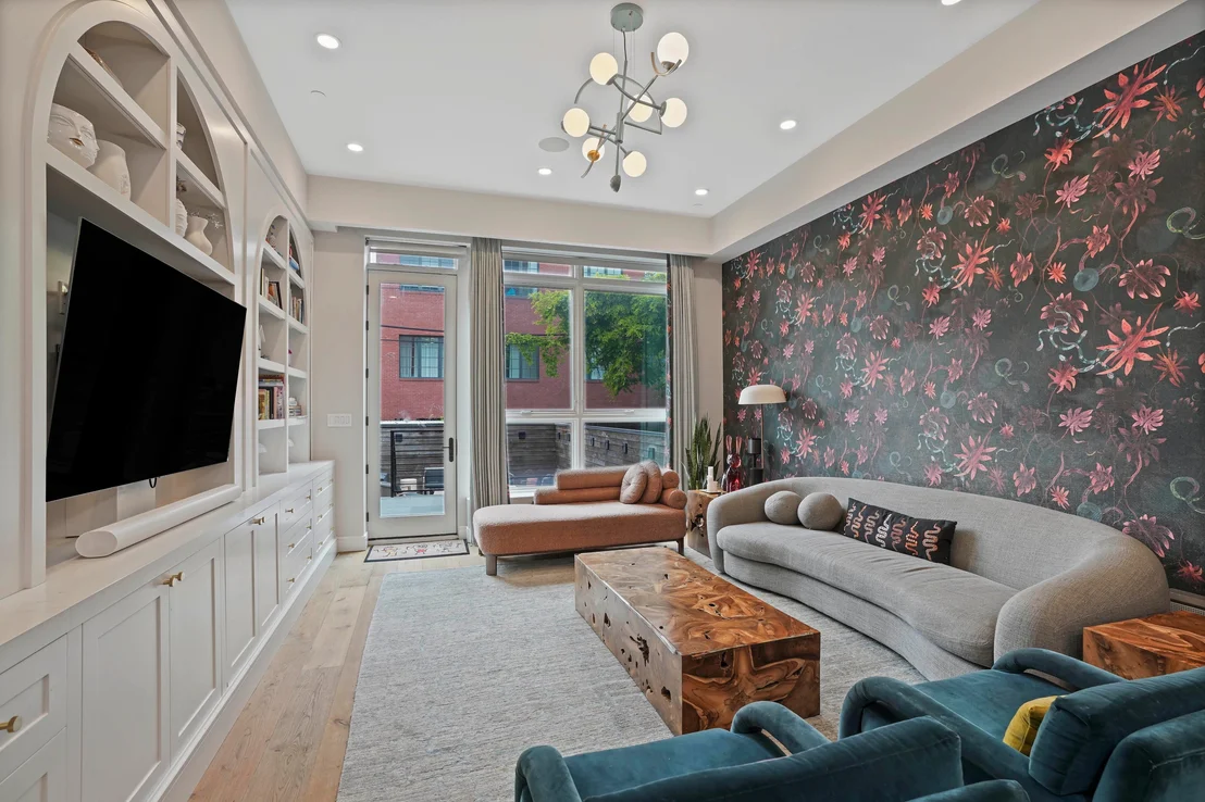 Photo of 85 Calyer Street