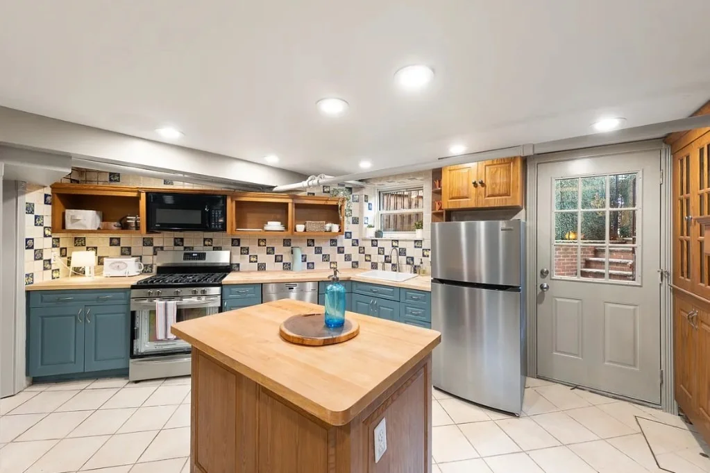 Photo of 664 Henry Street