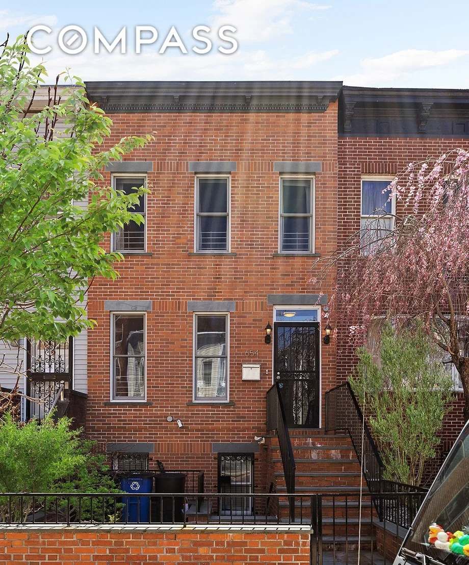 Photo of 654 Vanderbilt Street