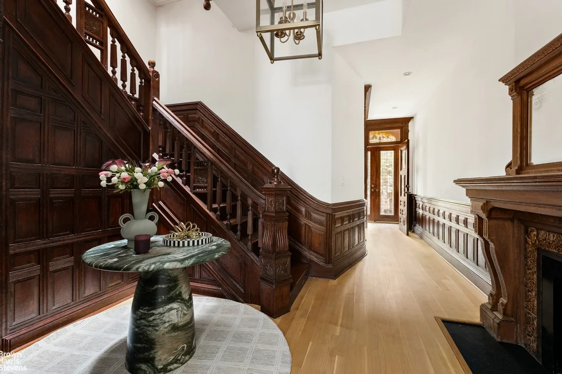 Photo of 18 ARLINGTON Place