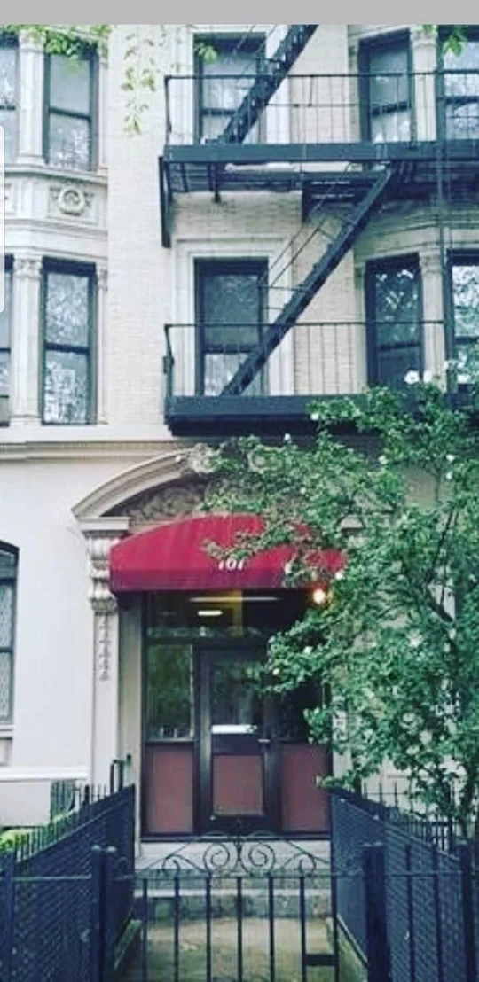 Photo of Unit 1B at 767 EASTERN Parkway