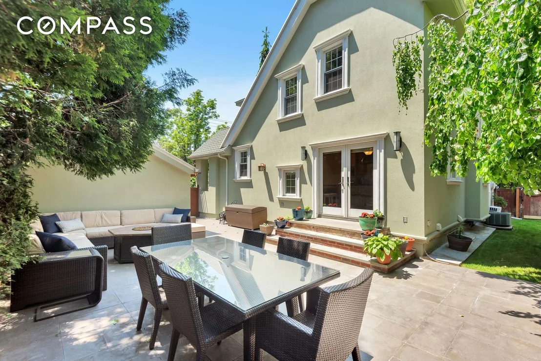 Photo of 8525 Colonial Road