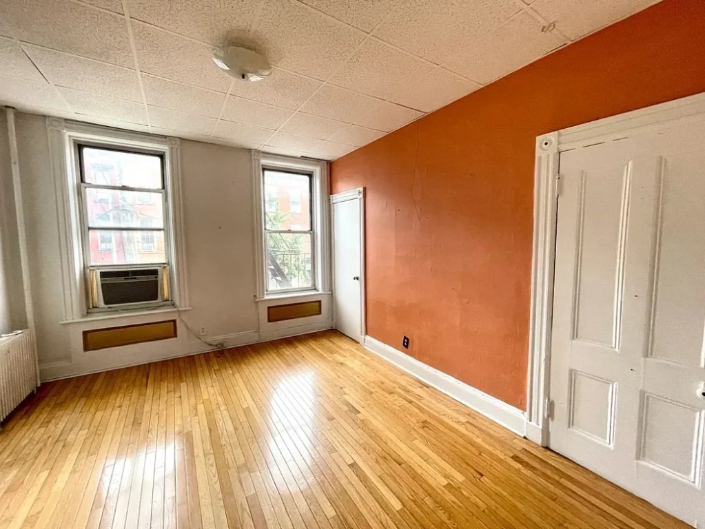Photo of 664 Henry Street