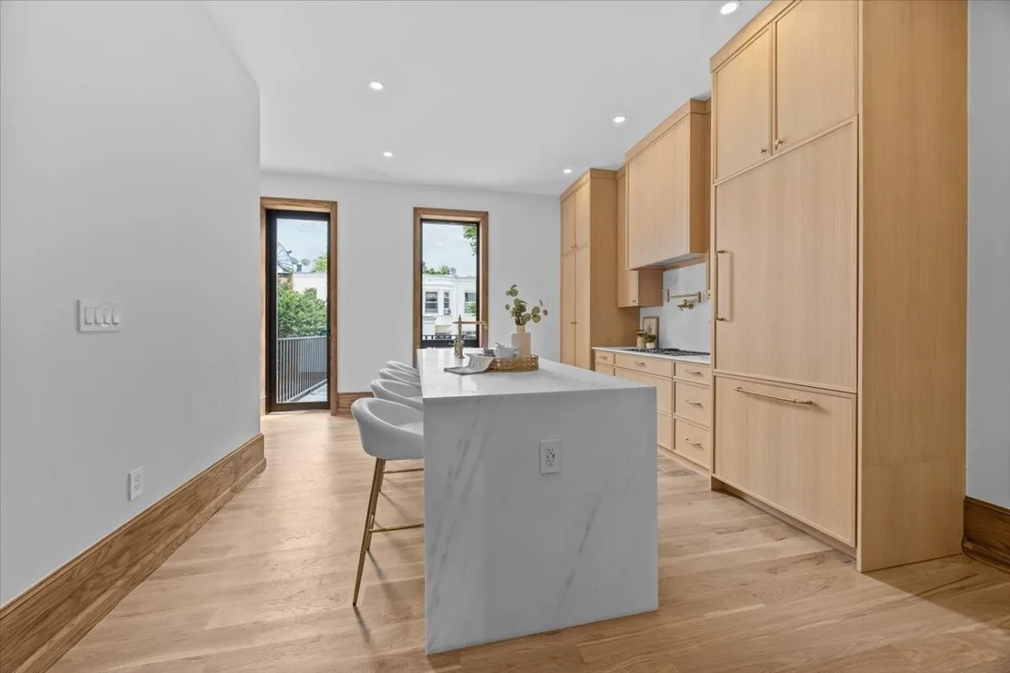 Photo of 208 LINCOLN Road