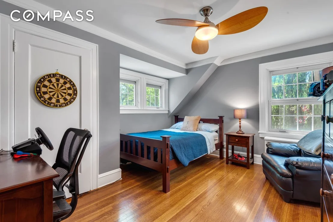 Photo of 8525 Colonial Road